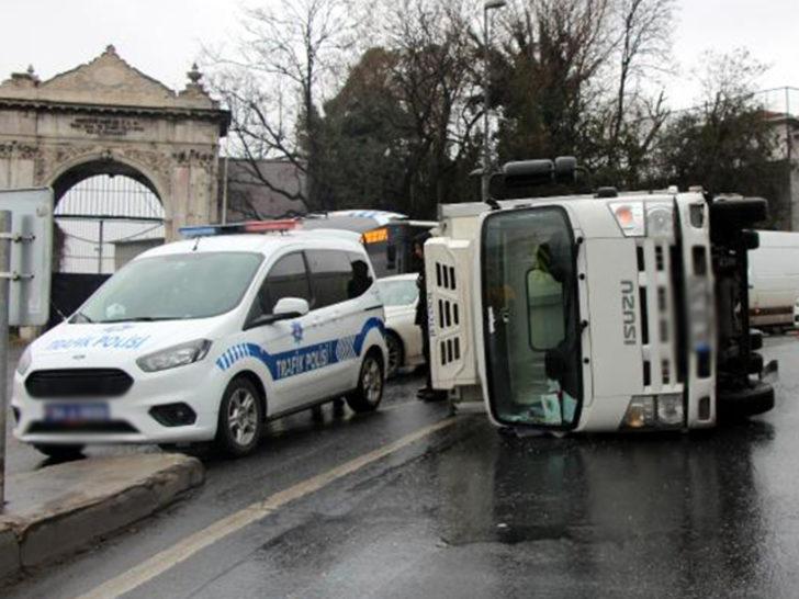 İstanbul'da trafiği kilitleyen kaza! Yol trafiğe kapandı G2