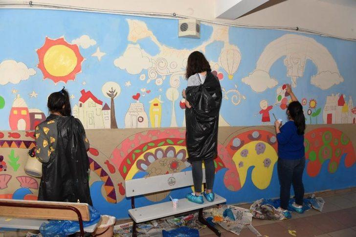 Avcılar Belediyesi çizgi film dünyasını okul duvarlarına taşıdı G3