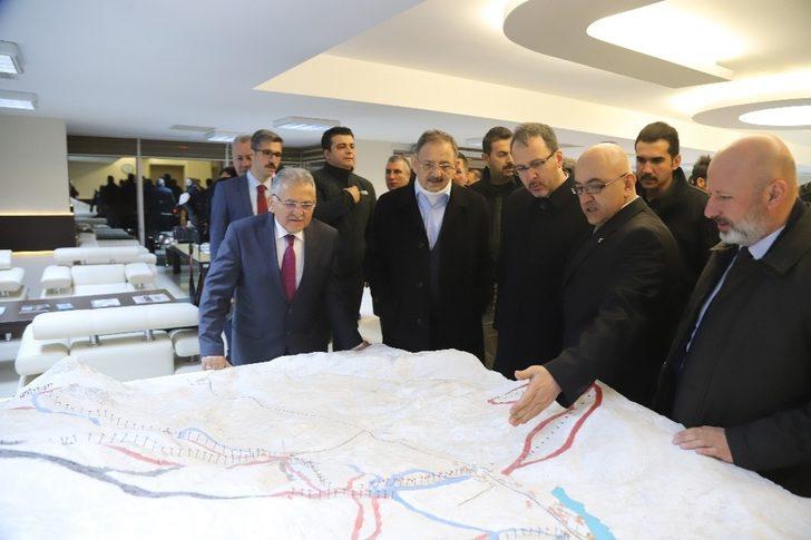 Bakan Kasapoğlu’na Zirvede Brifing G1