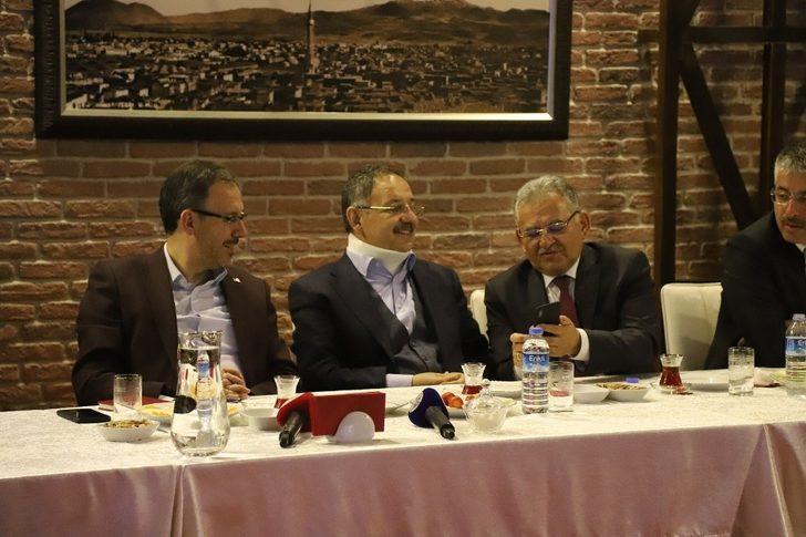 Bakan Kasapoğlu’na Zirvede Brifing G3