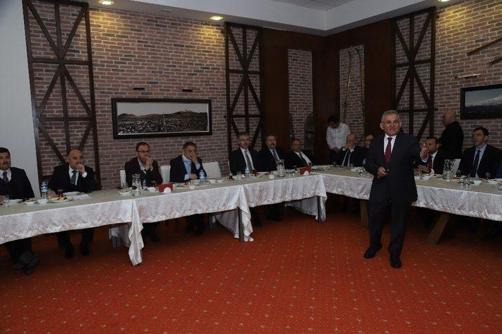 Bakan Kasapoğlu’na Zirvede Brifing G4