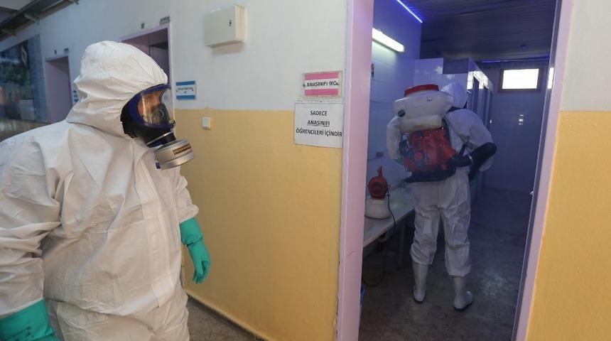 Buca&rsquo;daki okullarda kış mikroplarına ila&ccedil;lı koruma