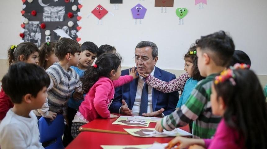 Konak Belediyesi &Ccedil;ocuk Bilim Merkezi ilkokul &ouml;ğrencilerini ağırladı