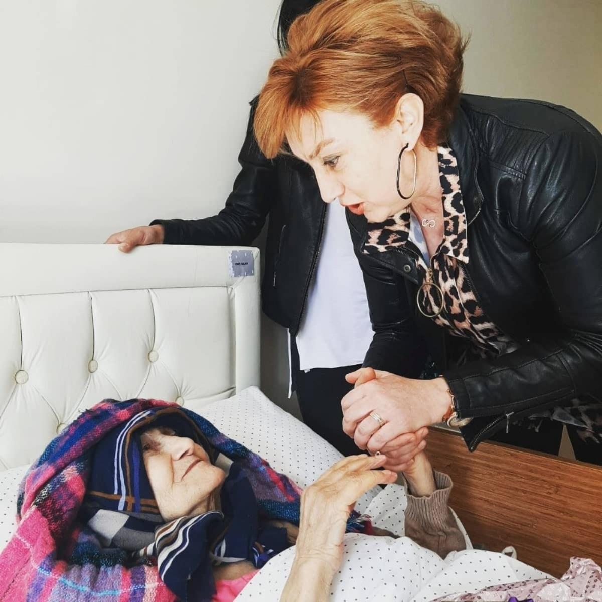 Giresun &Uuml;niversitesi &ouml;ğrencileri yaşlıları ziyaret etti