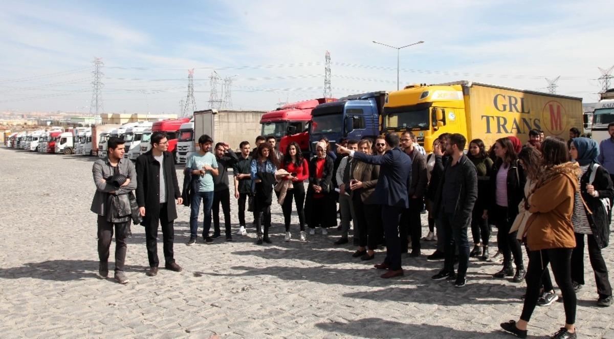 Hukuk fak&uuml;ltesi &ouml;ğrencileri g&uuml;mr&uuml;k sahasında