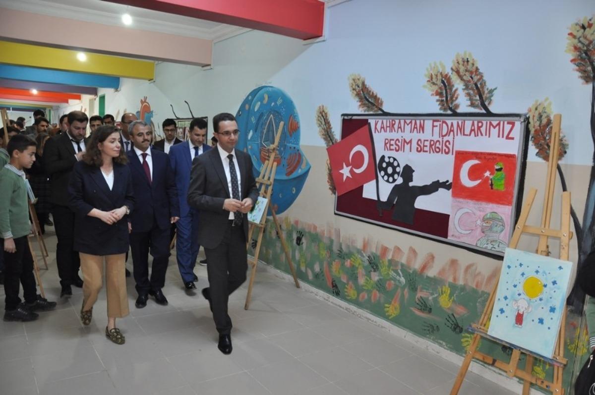 Cizre&rsquo;de &rsquo;kahraman fidanlarımız&rsquo; resim sergisi