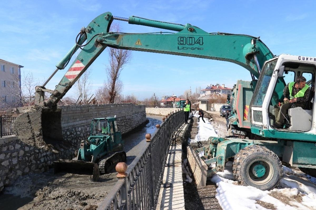 Akk&ouml;pr&uuml; Deresi&rsquo;nde inci kefali g&ouml;&ccedil;&uuml; hazırlığı