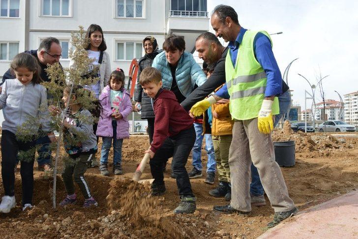 İşitme engelli öğrencilerden ağaçlandırmaya destek G2