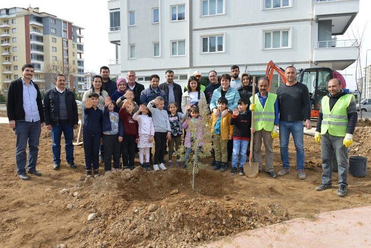 İşitme engelli öğrencilerden ağaçlandırmaya destek G3