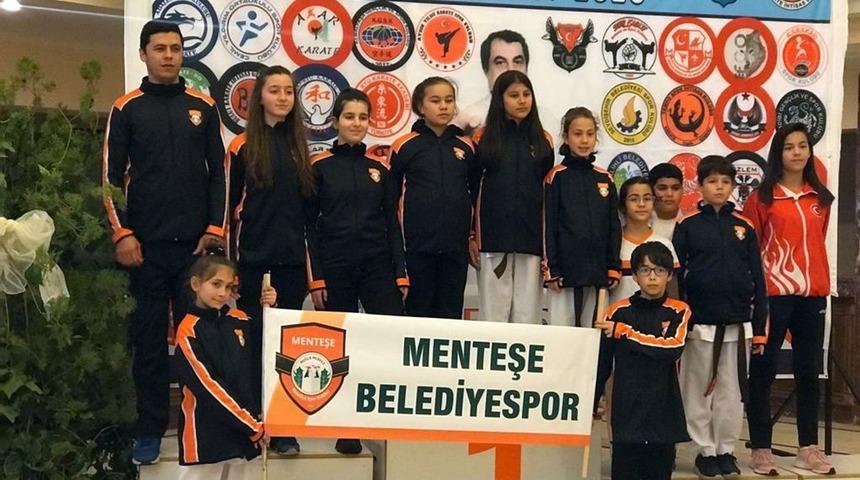 Menteşeli Karateciler’den 1 Altın 3 Gümüş 6 Bronz madalya
