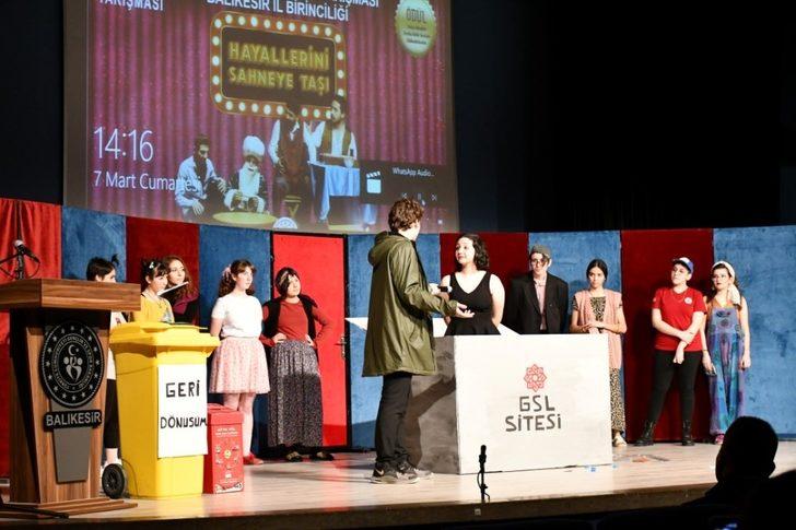 Balıkesir’de liselilerden tiyatro resitali G1