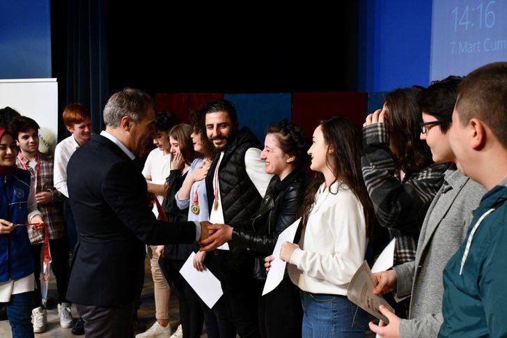 Balıkesir’de liselilerden tiyatro resitali G5