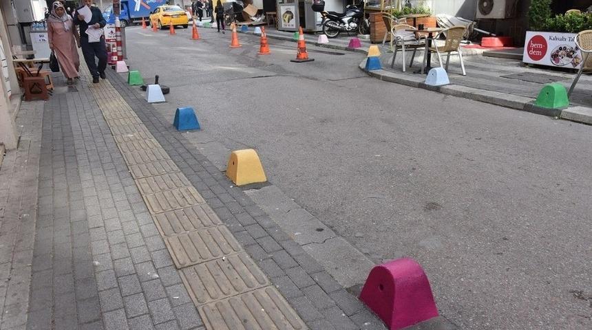 İzmit caddeleri renklendiriliyor