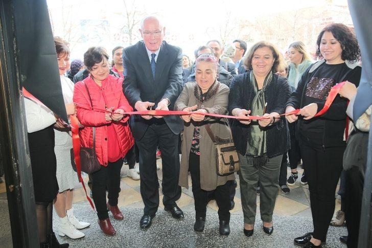 OMEK kursiyerlerinden karma resim sergisi G2