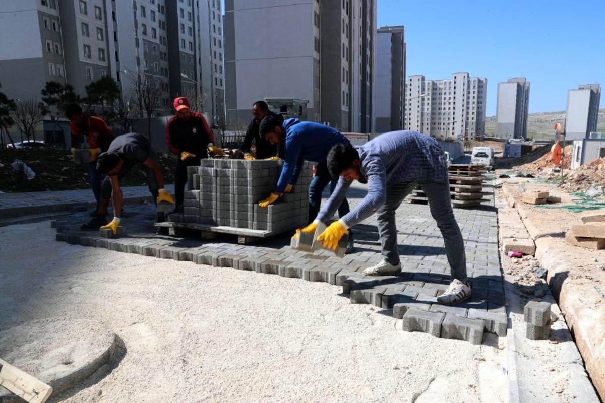 Mardin B&uuml;y&uuml;kşehir Belediyesinden kilit parke &ccedil;alışması