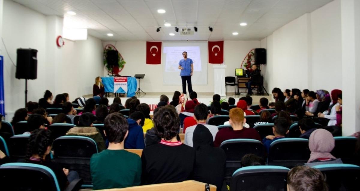 &Ouml;ğrencilere &ldquo;Doktorluk&rdquo; mesleği tanıtıldı