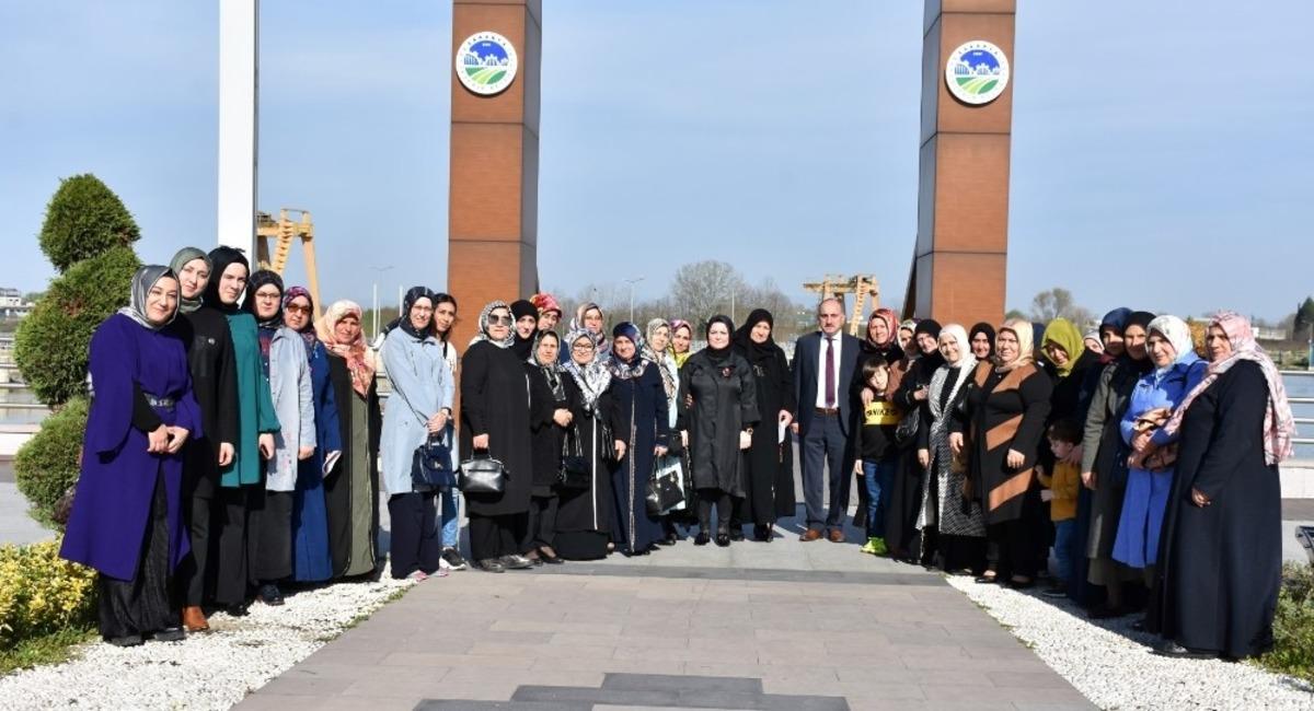 Başkan Kılı&ccedil;, AK Parti Erenler İl&ccedil;e Kadın Kolları bir araya geldi