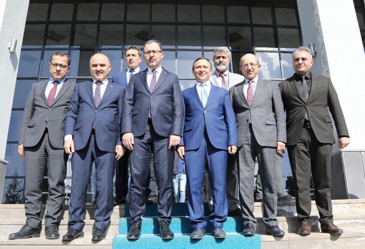 Gen&ccedil;lik ve Spor Bakanı Dr. Mehmet Muharrem Kasapoğlu Rekt&ouml;r &Ccedil;alış&rsquo;ı Ziyaret Etti