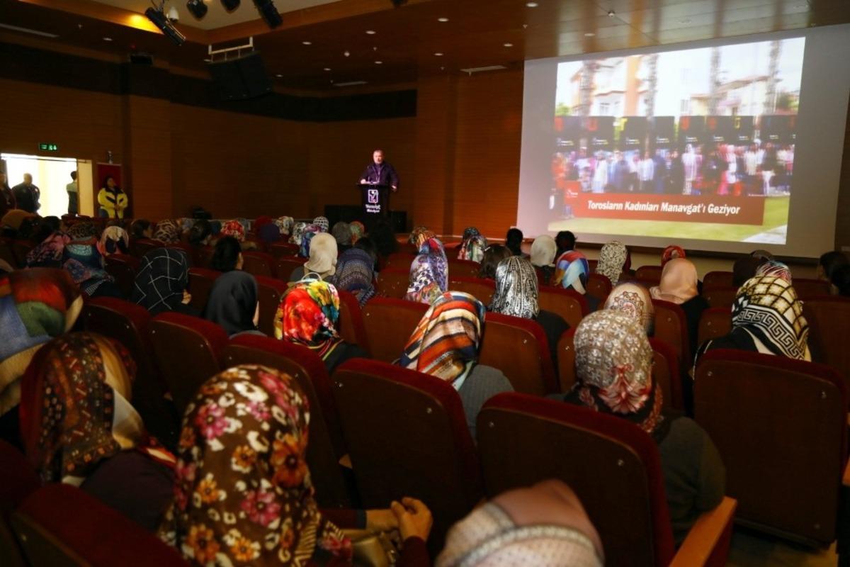 Manavgatlı Bin 500 kadın Antalya&rsquo;yı gezdi