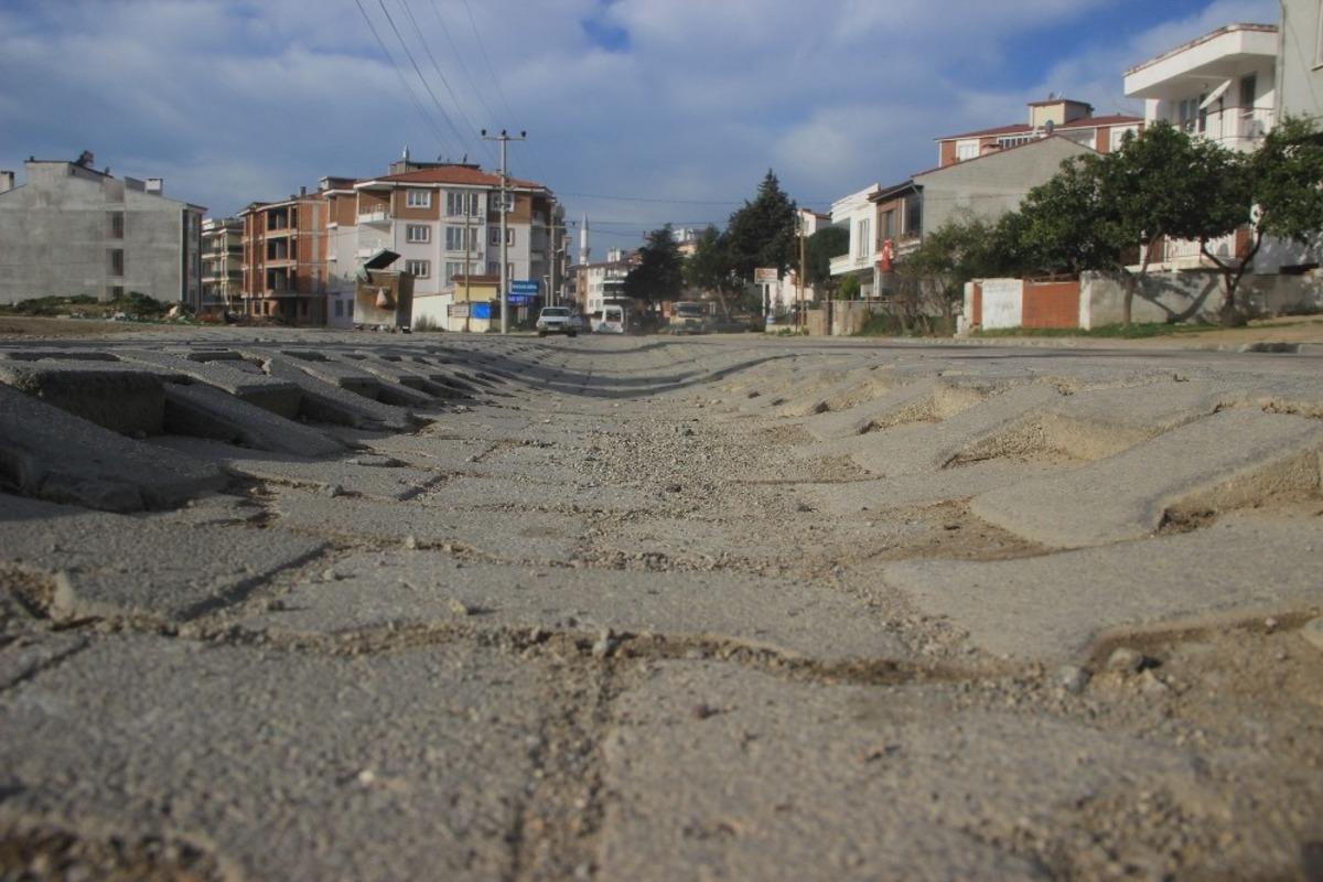 Tamir edilen yollar &ccedil;&ouml;kt&uuml;, s&uuml;r&uuml;c&uuml;ler zor anlar yaşıyor