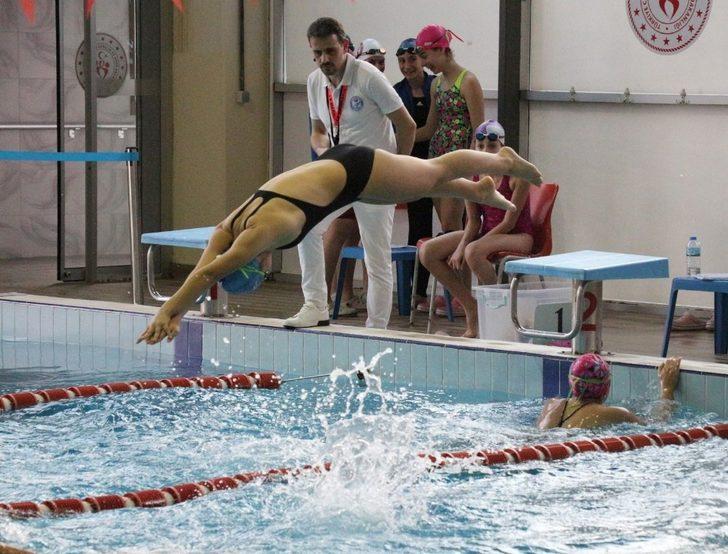 Yıldız kulaçlar Manisa’da kıyasıya yarıştı G4