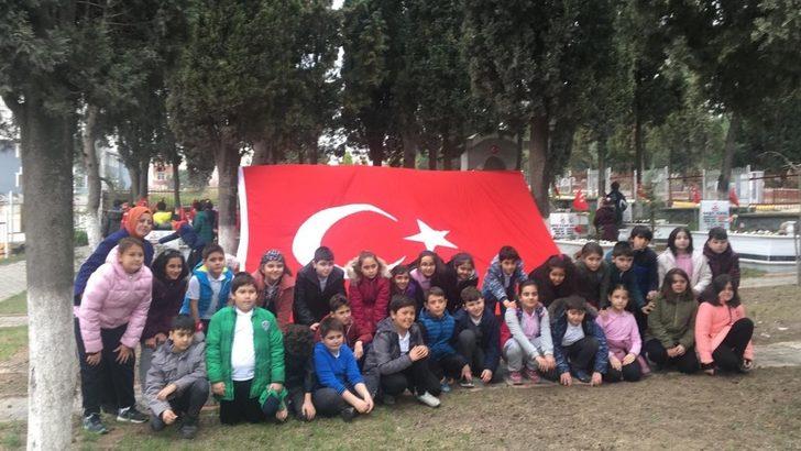 Minik öğrencilerden şehitliğe ziyaret G3