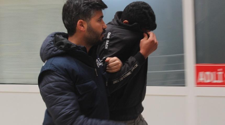 Çaldıkları motosikletle hırsızlık yaparken yakalandılar