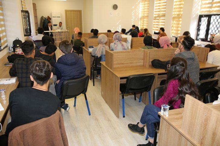 Yazar Kurtoğlu Karaköprülülerle buluştu G2