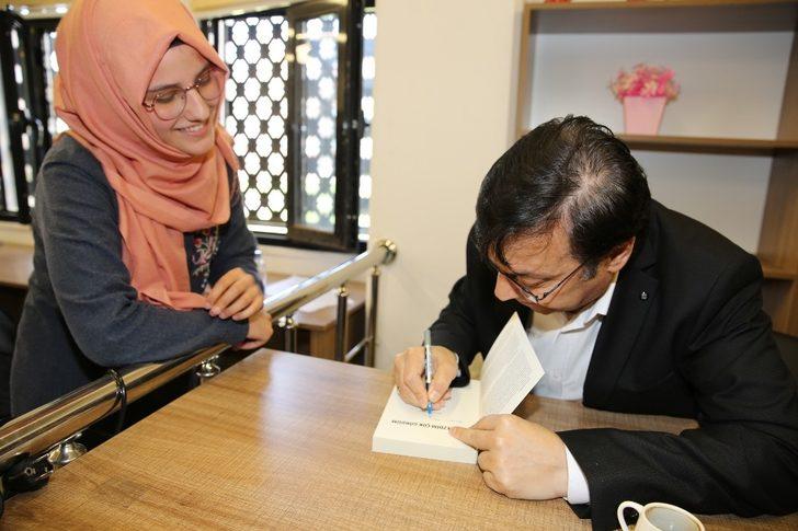 Yazar Kurtoğlu Karaköprülülerle buluştu G5