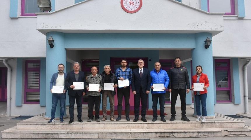 Spor kul&uuml;plerine tebrik belgeleri verildi