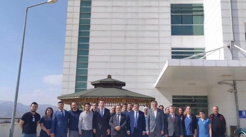 M&uuml;d&uuml;r Bentli hastaneleri denetledi