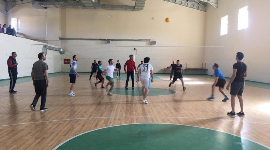 Musabeyli&rsquo;de &ouml;ğretmenler arası voleybol turnuvası