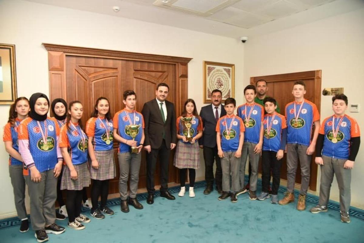 Şampiyon bisiklet&ccedil;iler &Ouml;zl&uuml;&rsquo;ye konuk oldu