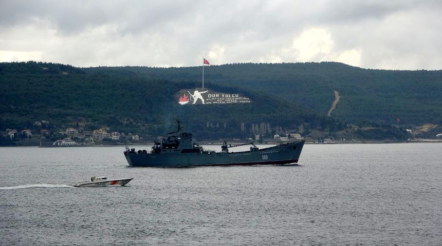 Rus savaş gemisi 'Orsk', Çanakkale Boğazı'ndan geçti