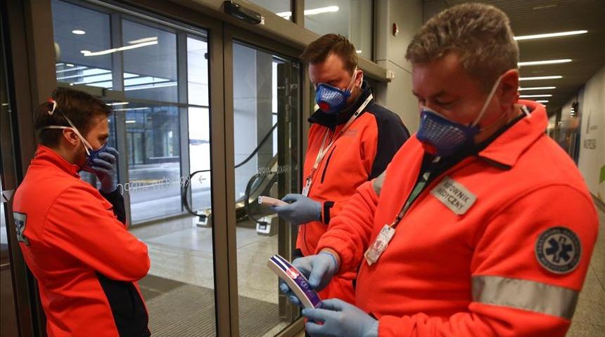 Polonya Genelkurmay Başkanı koronavir&uuml;se yakalandı