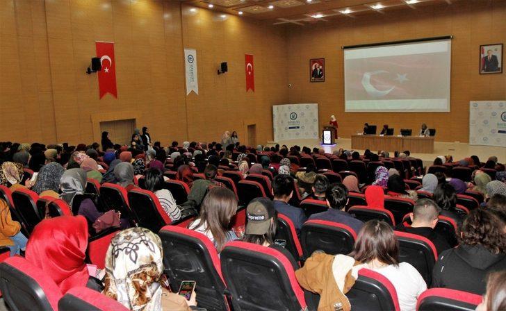 Bayburt Üniversitesinde ‘Ehram ve Afiş Sergisi’ ile ‘Kadın’a Dair’ başlıklı panel düzenlendi G3