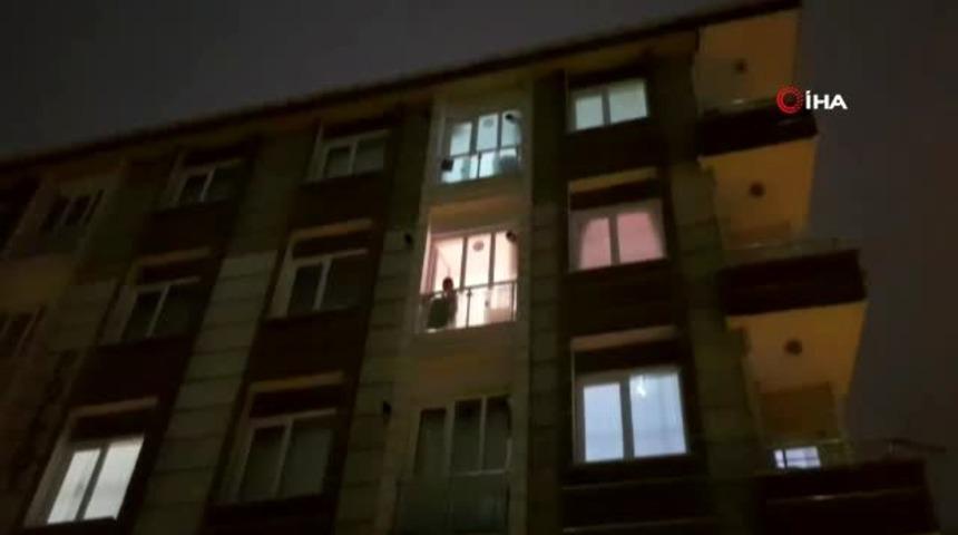 İşten eve geldi arkadaşının cesediyle karşılaştı