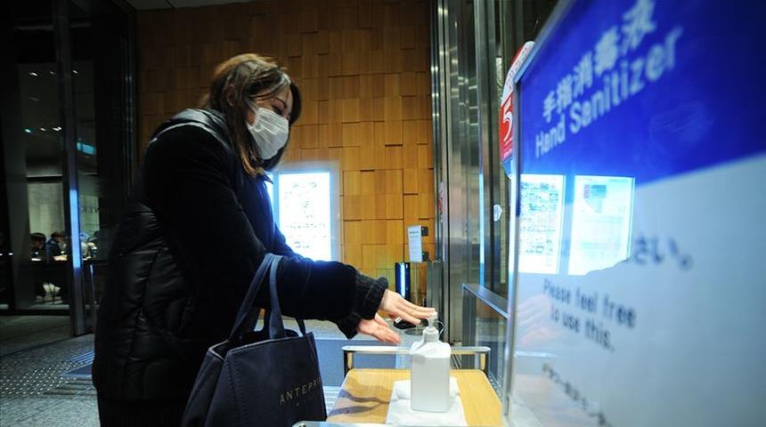 Sağlık Bakanlığı'ndan "Yeni koronavir&uuml;s evde izleme (karantina) kuralları" başlıklı paylaşım