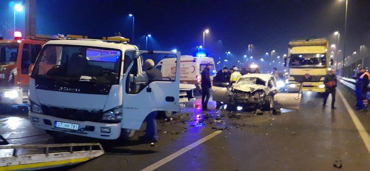 Avcılar'da polisten kaçan şüpheliler kaza yaptı: 2 yaralı G4