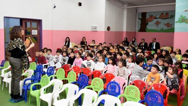 Yazar Arsoy, öğrencilerle bir araya geldi