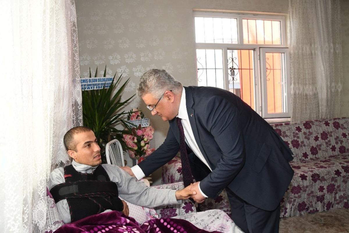 Vali Aykut Pekmez&rsquo;den İdlib gazisine ziyaret