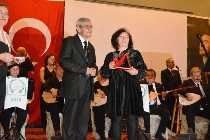 Türkülerle karış karış Anadolu’yu gezdirdiler G2