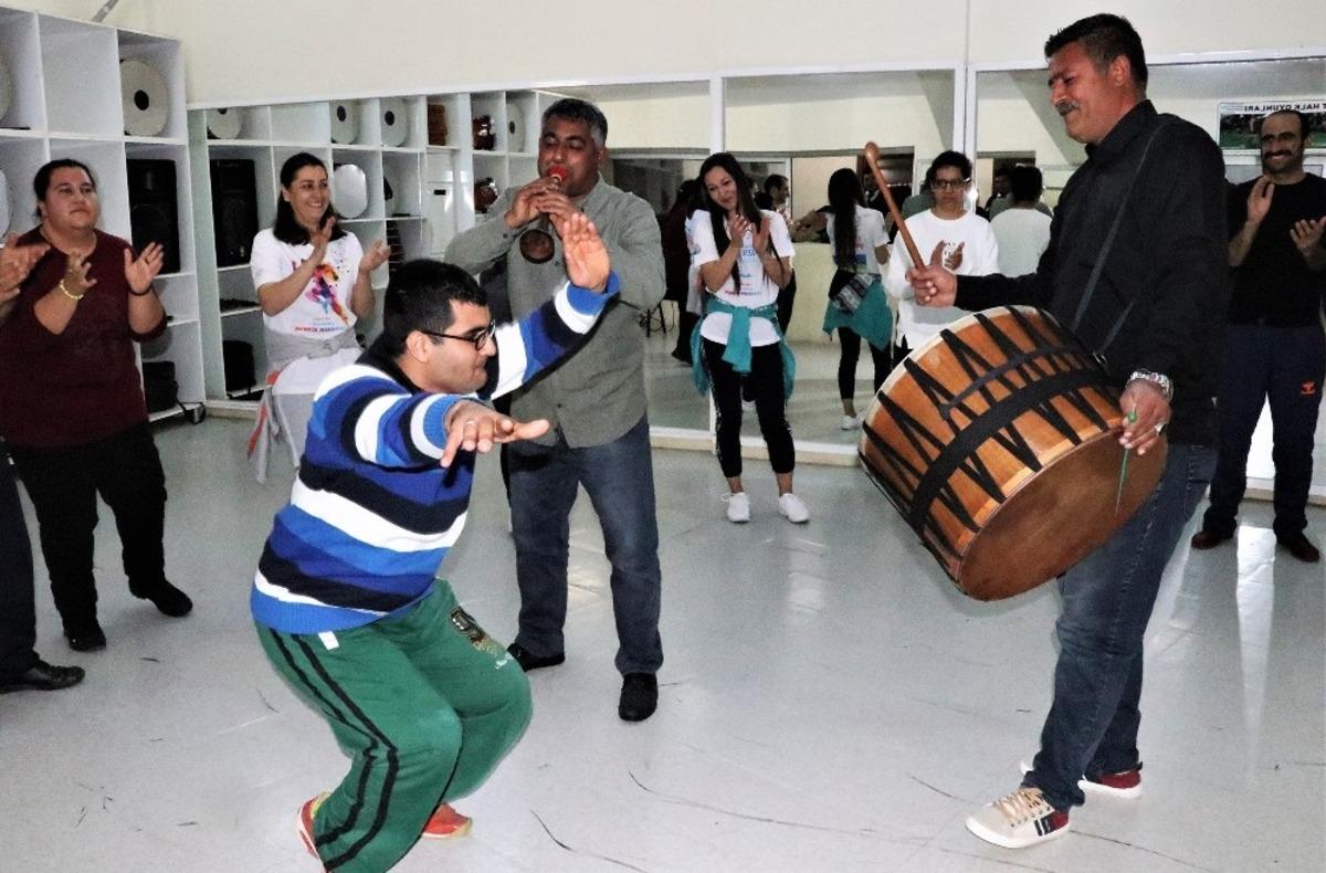 Mersin&rsquo;de &ouml;zel bireyler i&ccedil;in halk oyunları kursu başladı