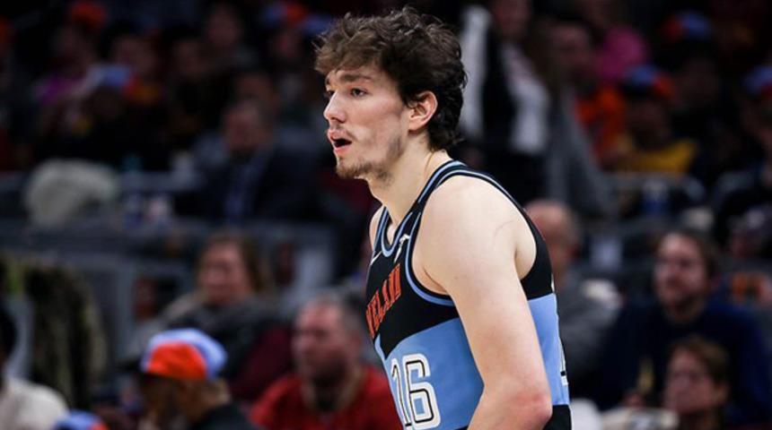 Cavaliers forması giyen Cedi Osman, Bulls'a karşı 9 sayı attı