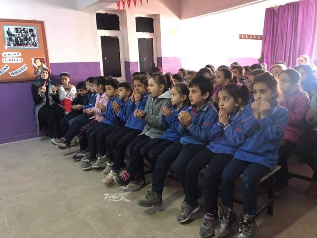 İdlib şehitleri anma programı d&uuml;zenlendi