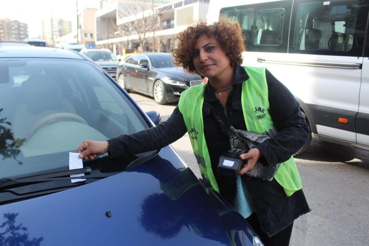 Gaziantep&rsquo;te parkomat kadınlar iş başında