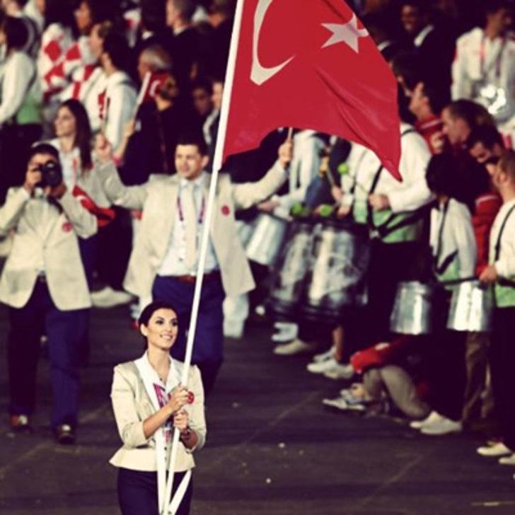 Ünlü isimlerin 19 Mayıs coşkusu G2