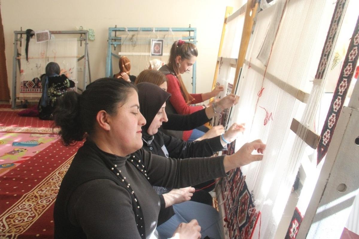 Hakkari&rsquo;de 6 bin 780 kursiyer eğitim g&ouml;r&uuml;yor