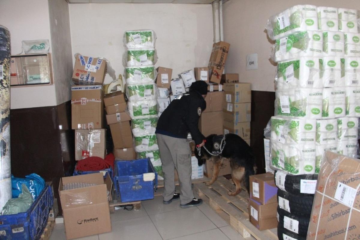 Narkotik k&ouml;peği, kargo firmalarında uyuşturucu aradı