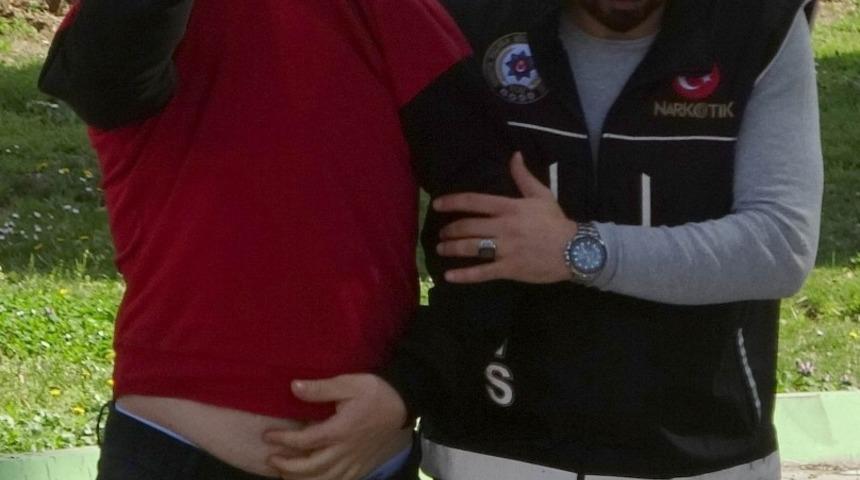 Polisten ka&ccedil;arken yanan ara&ccedil;taki 5 kilo bonzai ile ilgili s&uuml;r&uuml;c&uuml; adliyeye sevk edildi